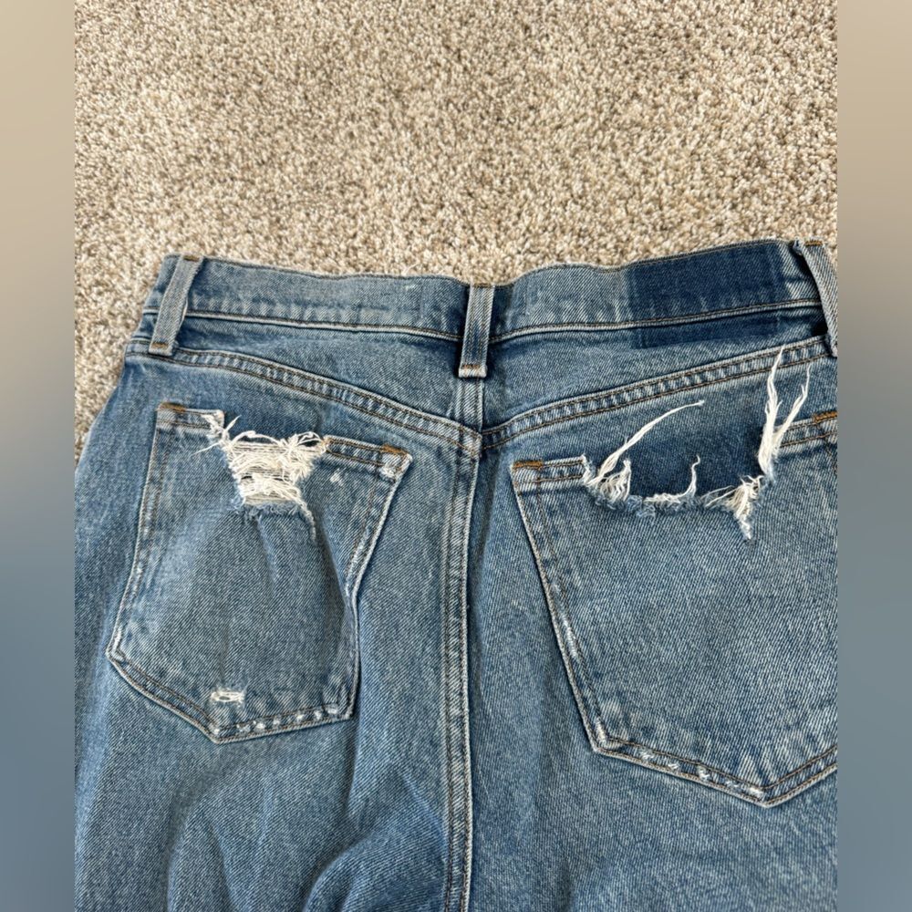 Women’s Abercrombie & Fitch High Rise Mom Jean | 27 Regular | Medium Wash - Picture 6 of 7